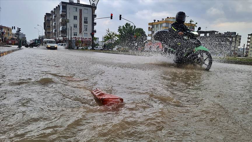 Meteoroloji saat verip 13 ili uyardı! Gök gürleyecek, sağanak vuracak 9